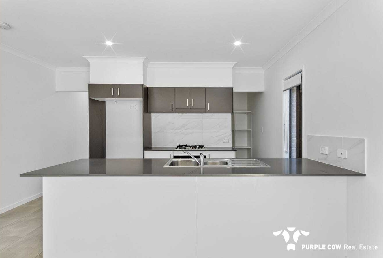 Rental: 3 Abington Street, Spring Mountain, QLD, 4300 photo-13