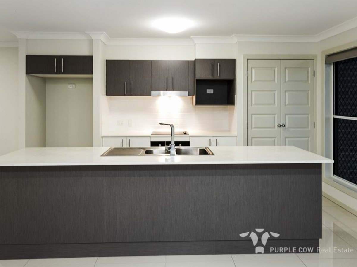 Rental: 7 Trinity Crescent, Springfield Lakes, QLD, 4300 photo-3