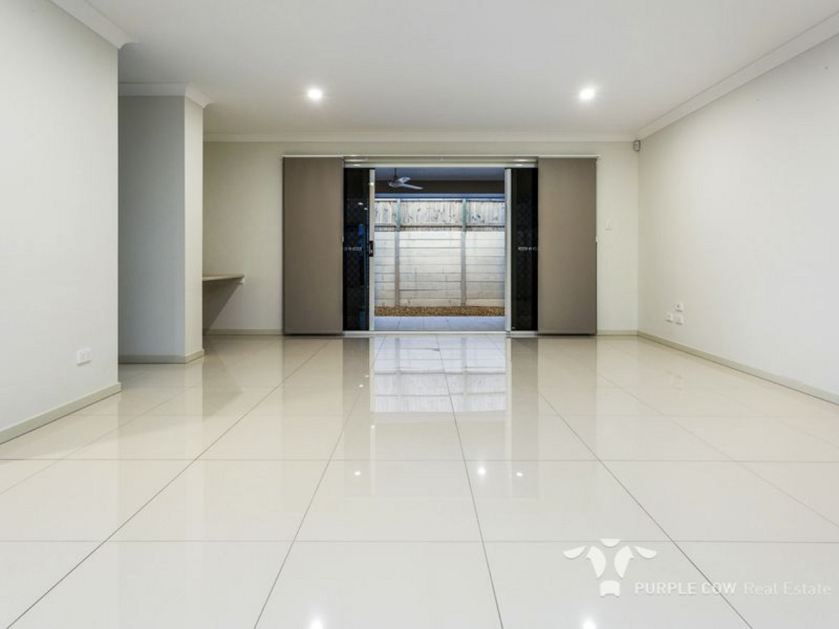 Rental: 7 Trinity Crescent, Springfield Lakes, QLD, 4300 photo-4