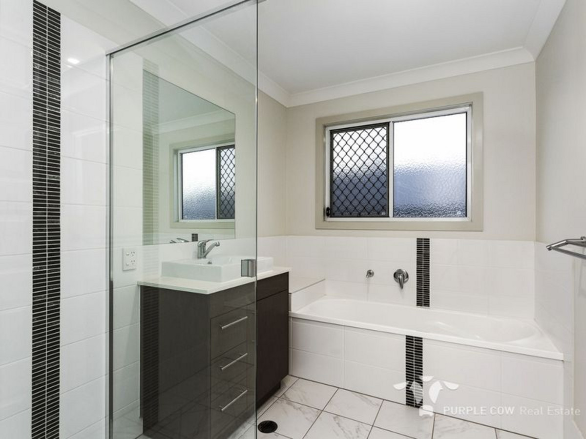 Rental: 7 Trinity Crescent, Springfield Lakes, QLD, 4300 photo-6