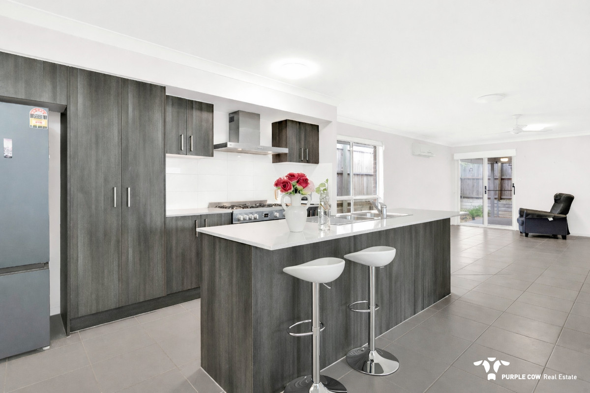 Rental: 5 Pintail Circuit, Deebing Heights, QLD, 4306 photo-4