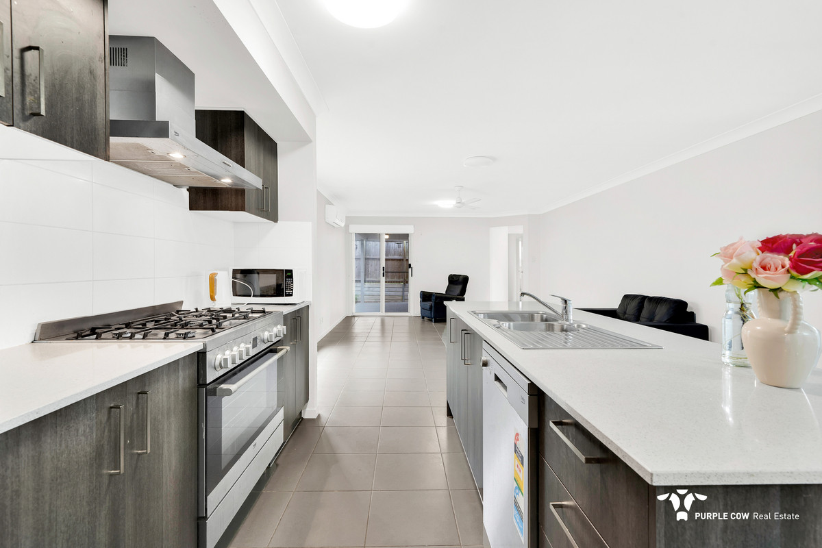 Rental: 5 Pintail Circuit, Deebing Heights, QLD, 4306 photo-5