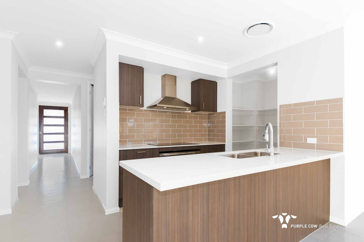 Rental: 39 Lang Street, White Rock, QLD, 4306 photo-3