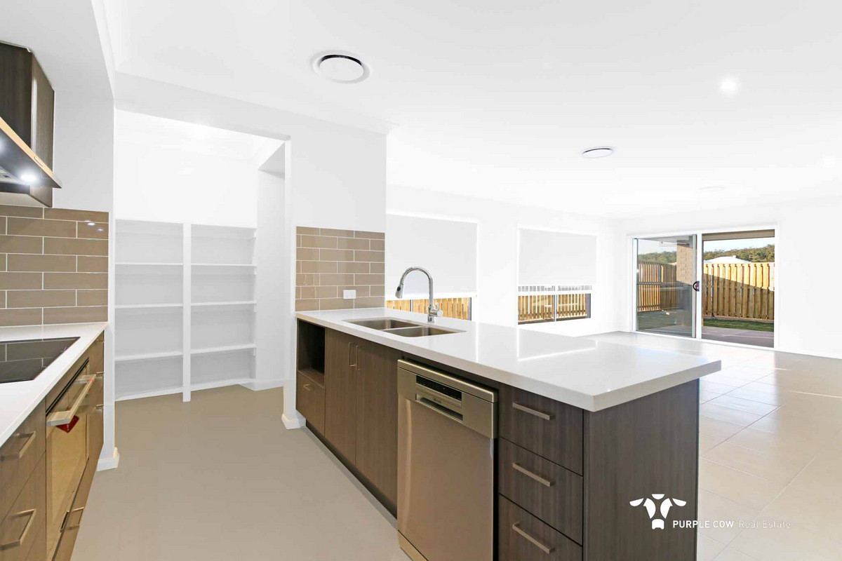 Rental: 39 Lang Street, White Rock, QLD, 4306 photo-4