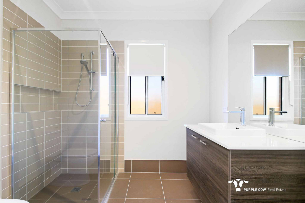 Rental: 39 Lang Street, White Rock, QLD, 4306 photo-6