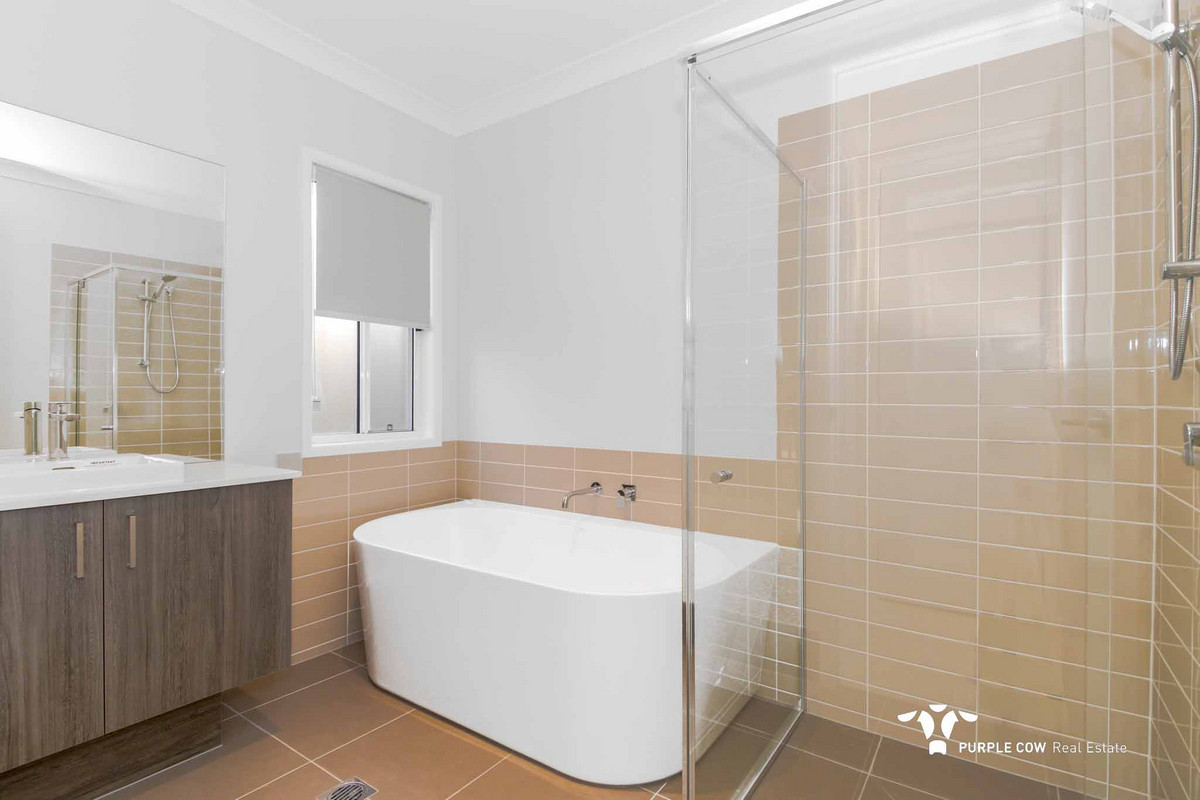 Rental: 39 Lang Street, White Rock, QLD, 4306 photo-9
