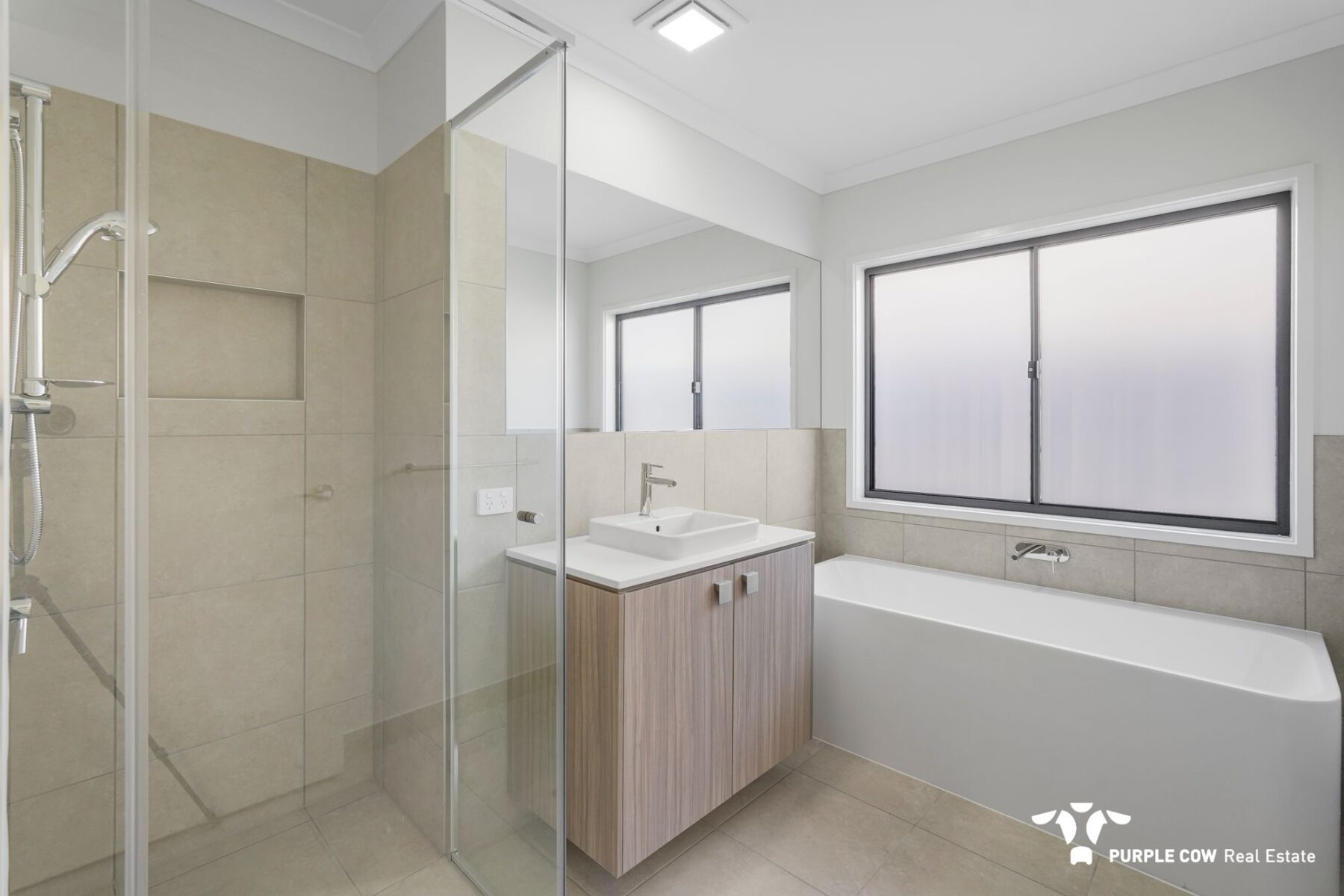 Rental: 160 Guroman Drive, Greenbank, QLD, 4124 photo-5
