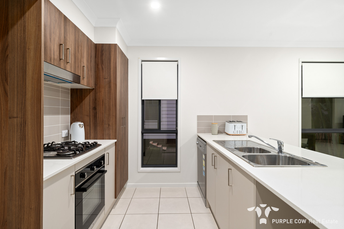 Property: 18 Sawyer Street, Spring Mountain, QLD, 4300 photo-5