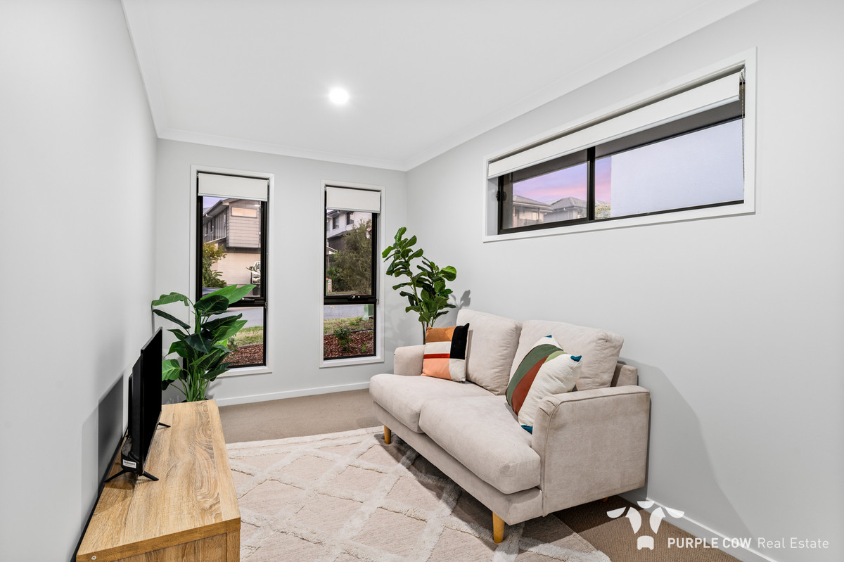 Property: 18 Sawyer Street, Spring Mountain, QLD, 4300 photo-8