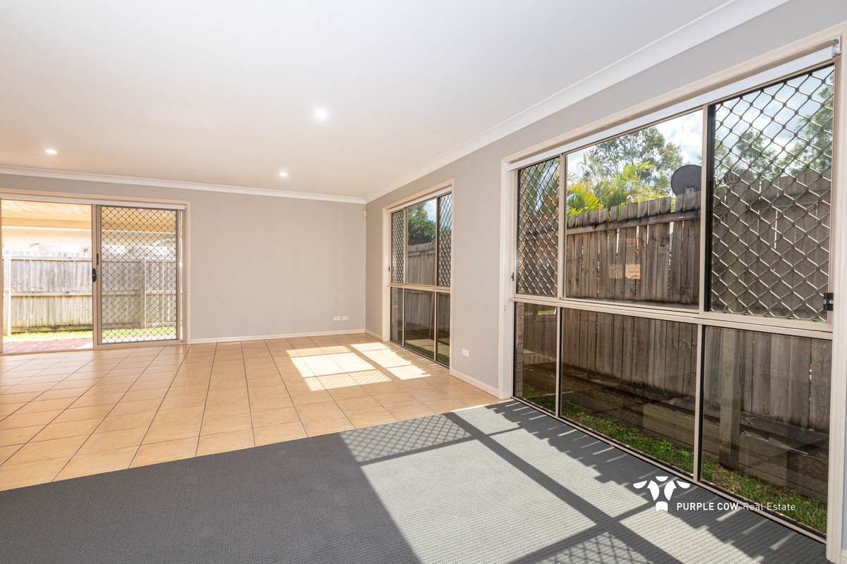 Rental: 4 Gregory Close, Forest Lake, QLD, 4078 photo-5