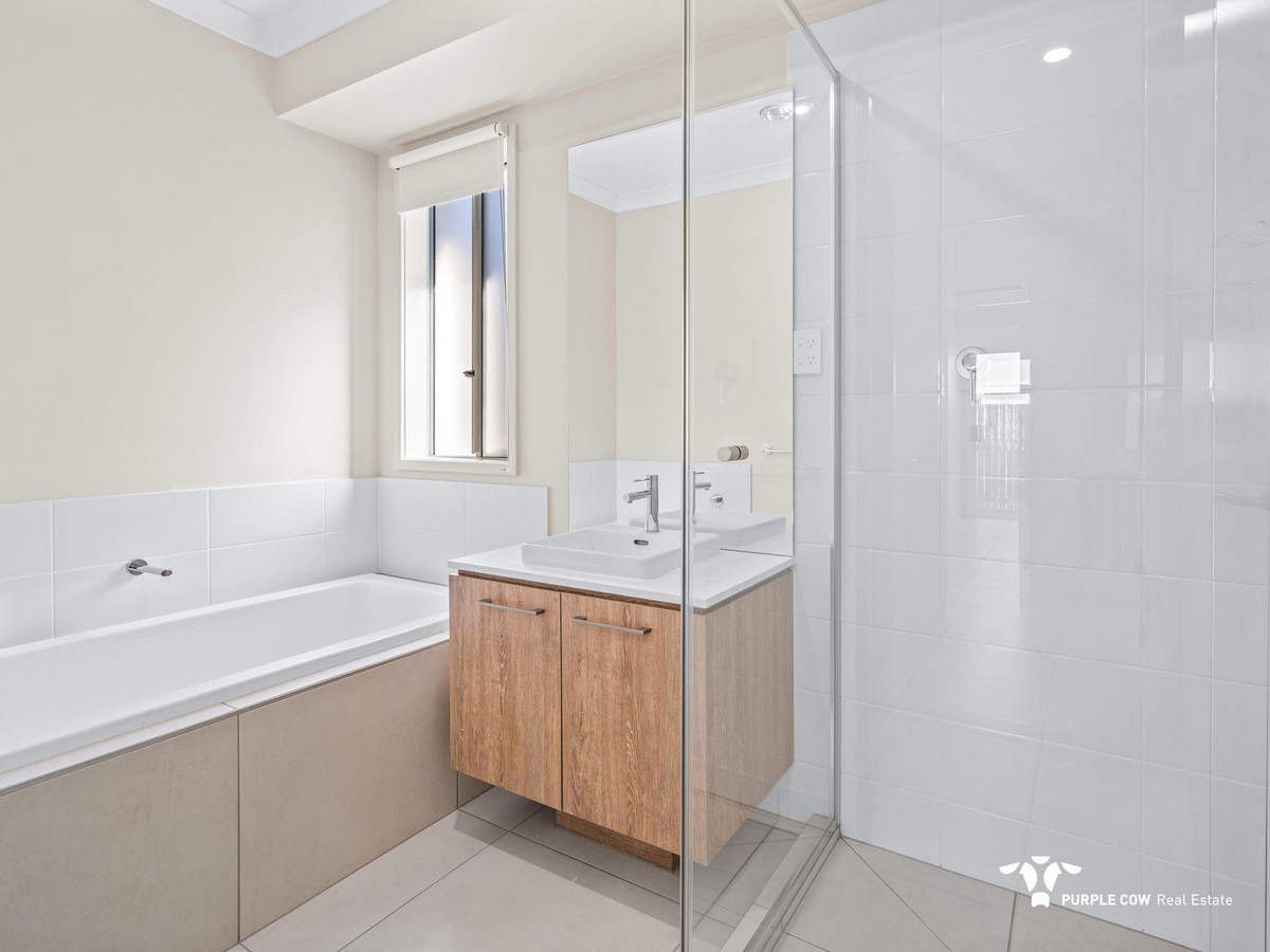 Rental: 167 Greenview Avenue, White Rock, QLD, 4306 photo-6