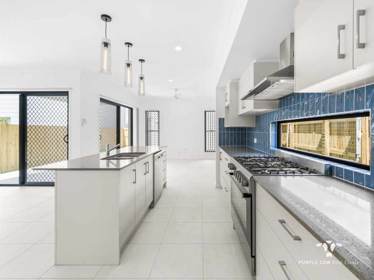 Rental: 165 Spring Mountain Boulevard, Spring Mountain, QLD, 4300 photo-1