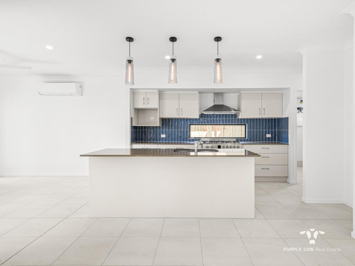 Rental: 165 Spring Mountain Boulevard, Spring Mountain, QLD, 4300 photo-2