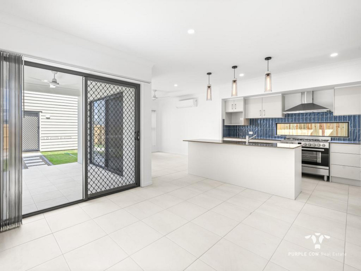 Rental: 165 Spring Mountain Boulevard, Spring Mountain, QLD, 4300 photo-3