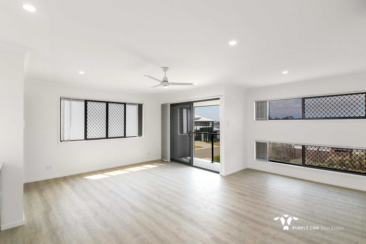 Rental: 165 Spring Mountain Boulevard, Spring Mountain, QLD, 4300 photo-4