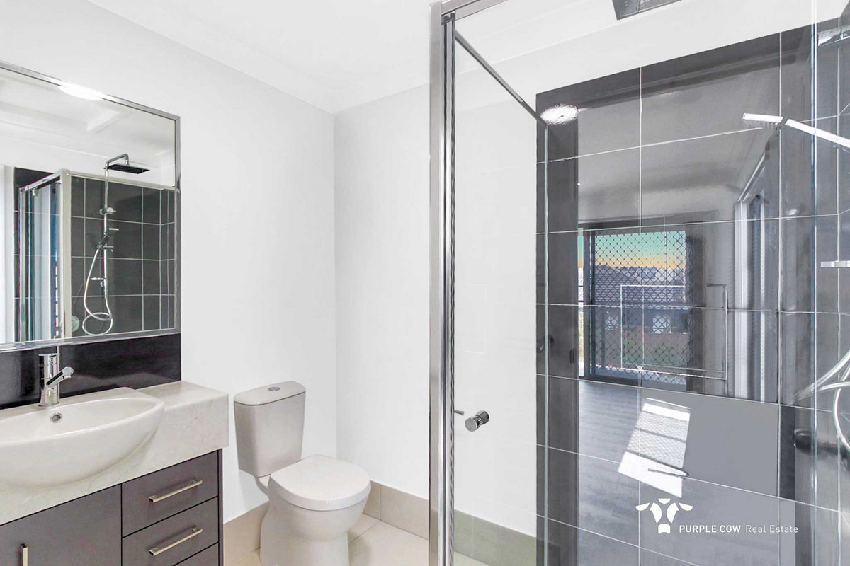 Rental: 165 Spring Mountain Boulevard, Spring Mountain, QLD, 4300 photo-6