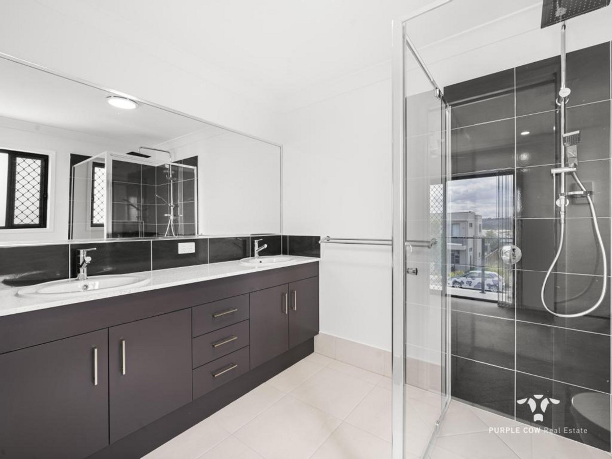 Rental: 165 Spring Mountain Boulevard, Spring Mountain, QLD, 4300 photo-10