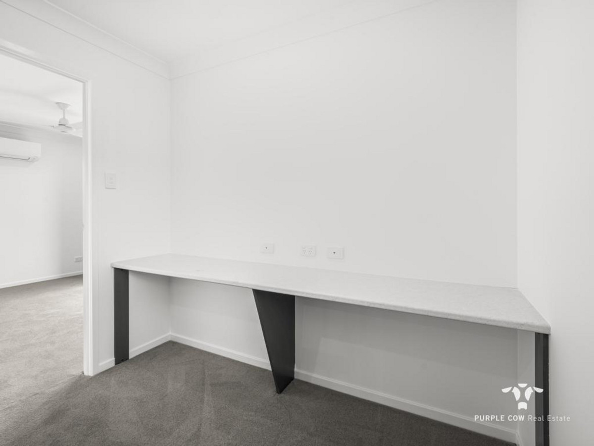 Rental: 165 Spring Mountain Boulevard, Spring Mountain, QLD, 4300 photo-11