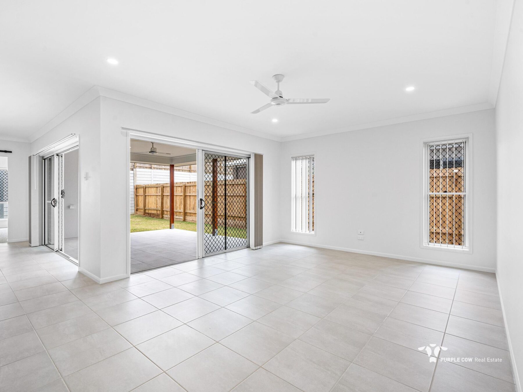 Rental: 26 Florida Crescent, Spring Mountain, QLD, 4300 photo-2