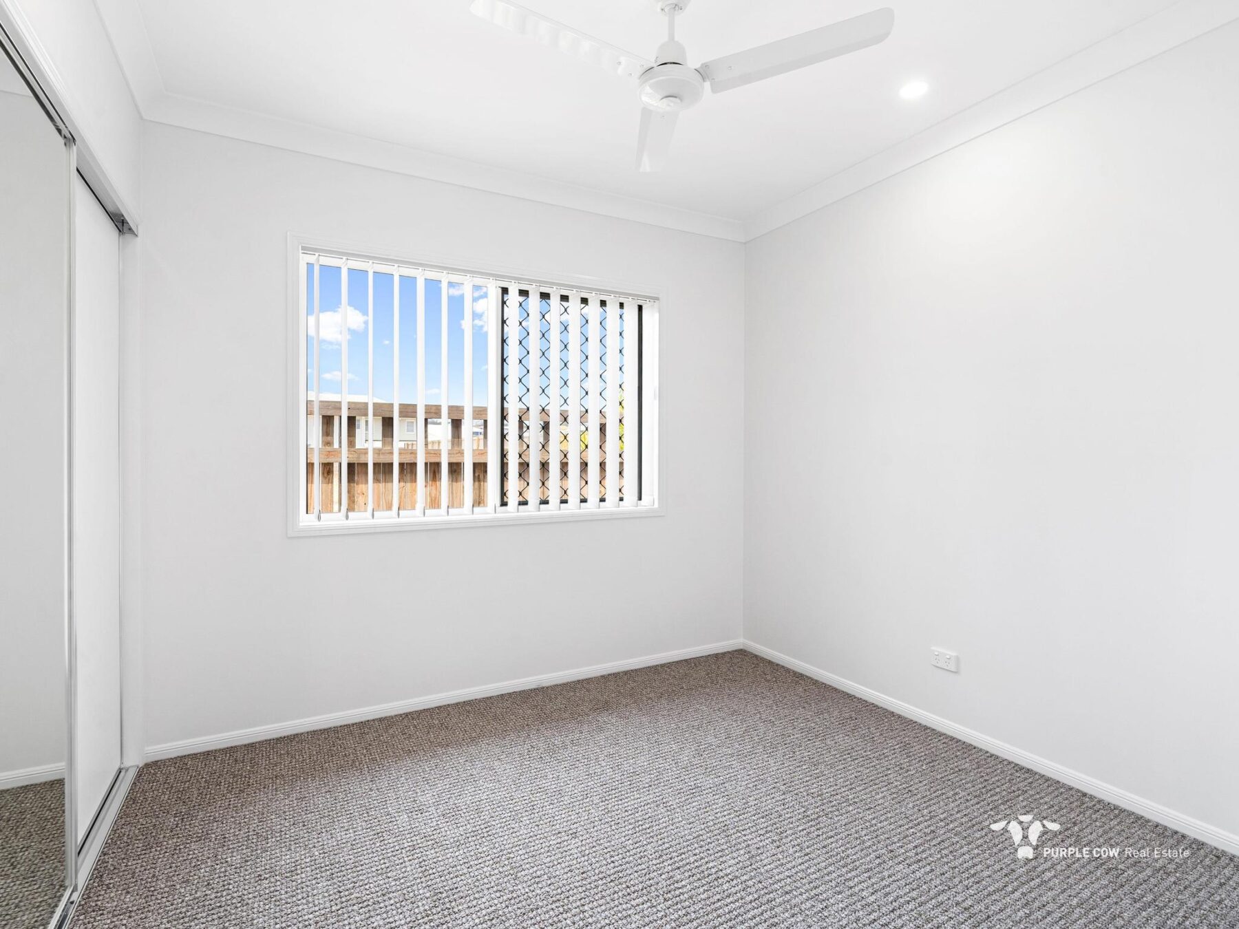 Rental: 26 Florida Crescent, Spring Mountain, QLD, 4300 photo-5