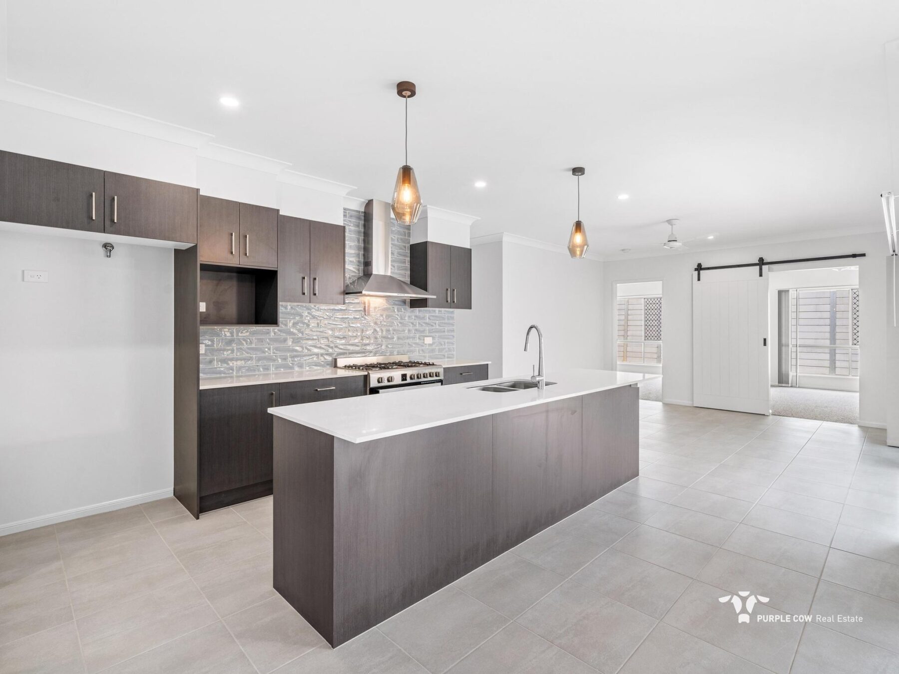 Rental: 26 Florida Crescent, Spring Mountain, QLD, 4300 photo-6