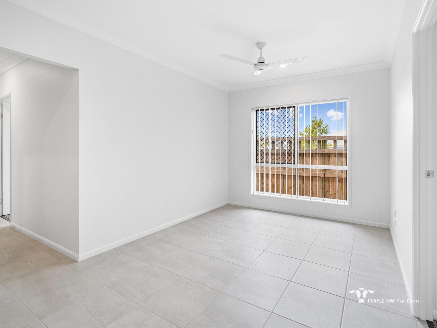 Rental: 26 Florida Crescent, Spring Mountain, QLD, 4300 photo-7