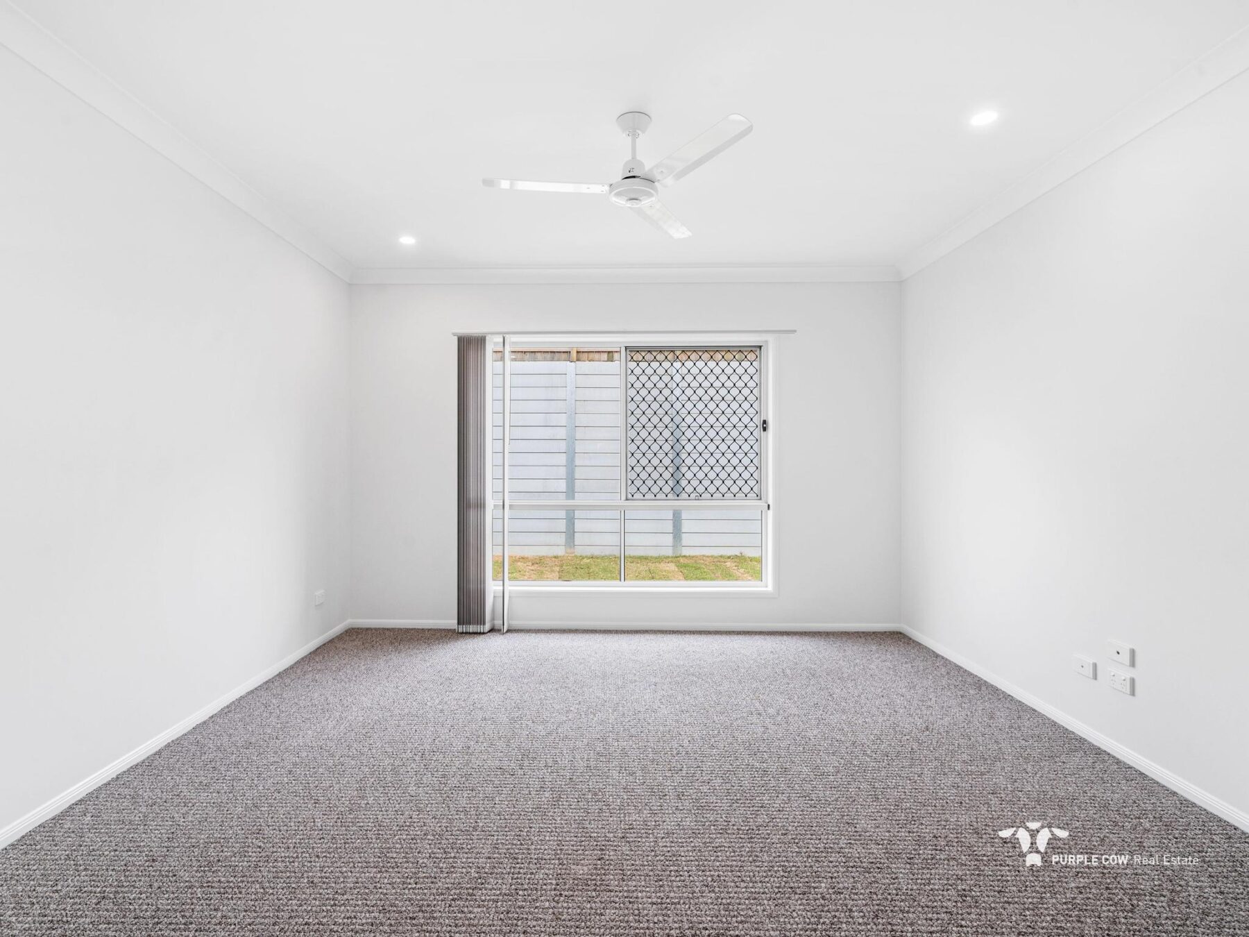 Rental: 26 Florida Crescent, Spring Mountain, QLD, 4300 photo-9