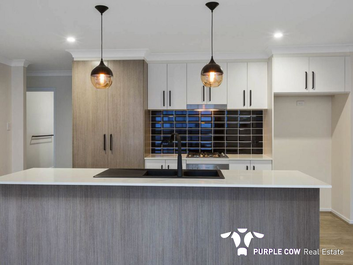 Rental: 30 Balm Avenue, SPRING MOUNTAIN, QLD, 4300 photo-1
