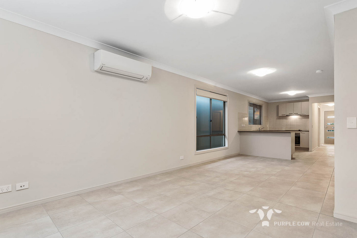 Rental: Spring Mountain, QLD, 4300 photo-3