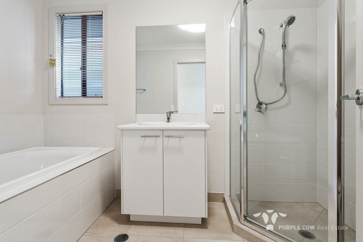 Rental: Spring Mountain, QLD, 4300 photo-10