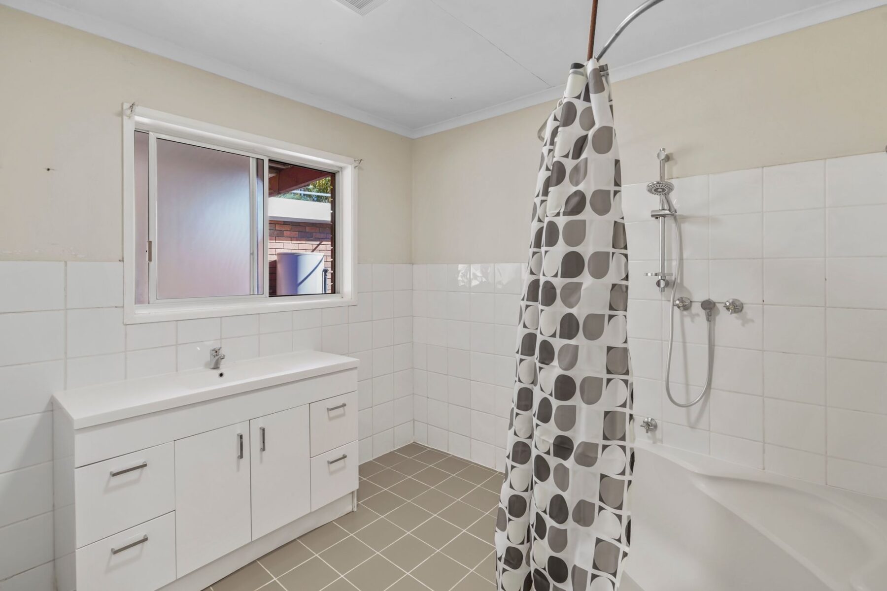Rental: Redbank Plains, QLD, 4301 photo-6