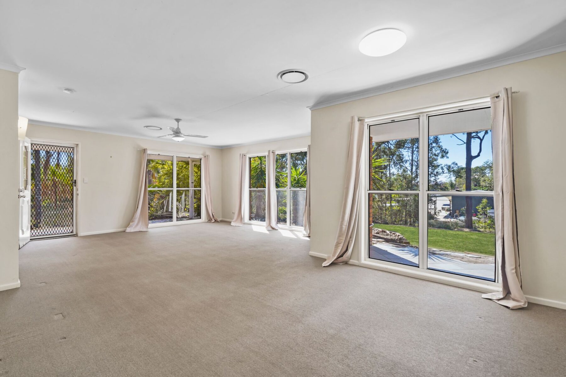 Rental: Redbank Plains, QLD, 4301 photo-8