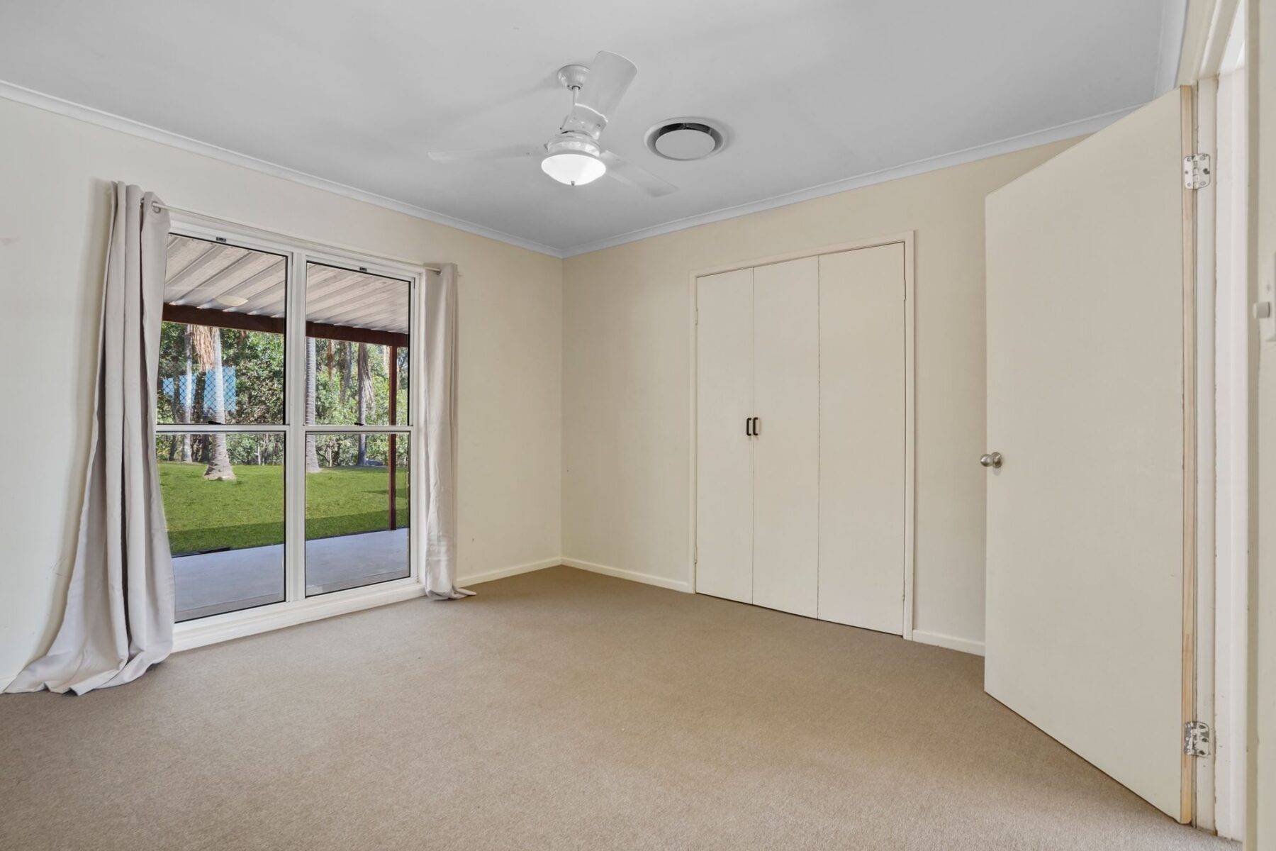Rental: Redbank Plains, QLD, 4301 photo-11