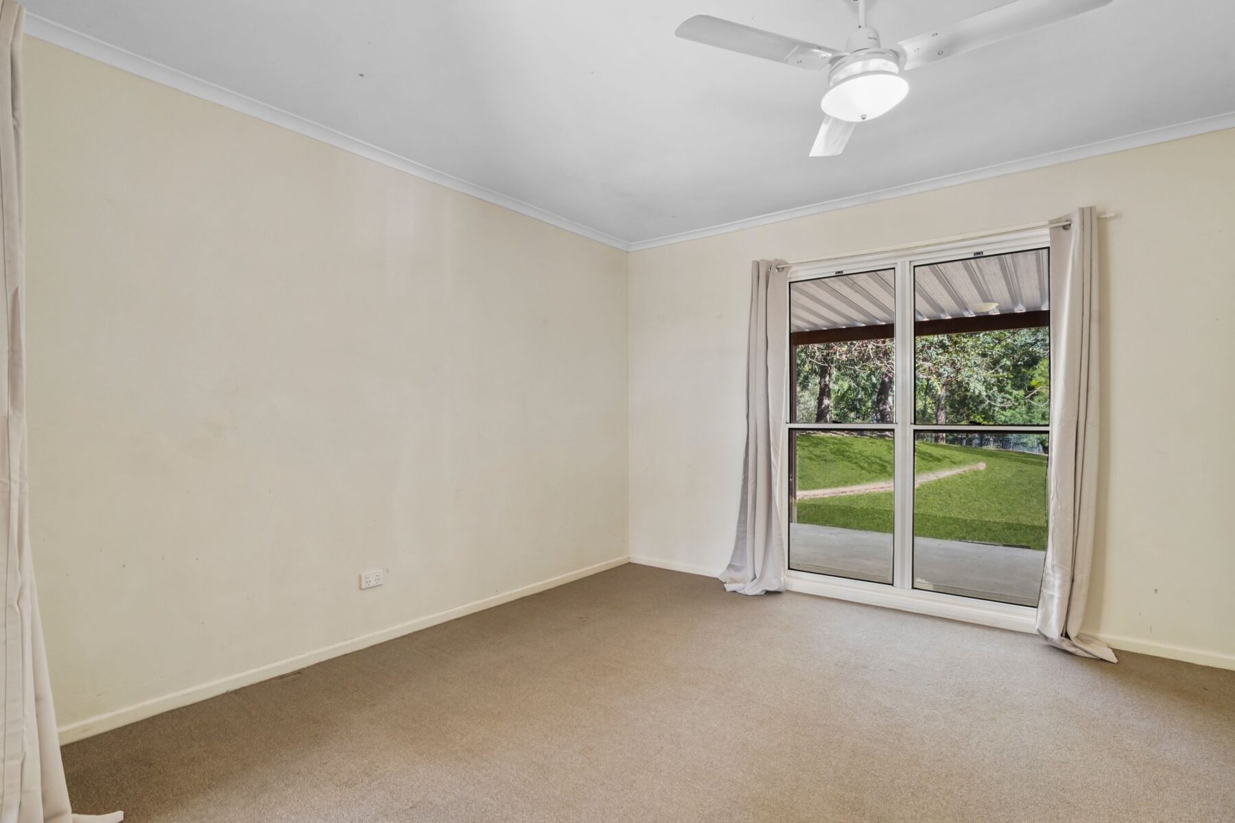 Rental: Redbank Plains, QLD, 4301 photo-12