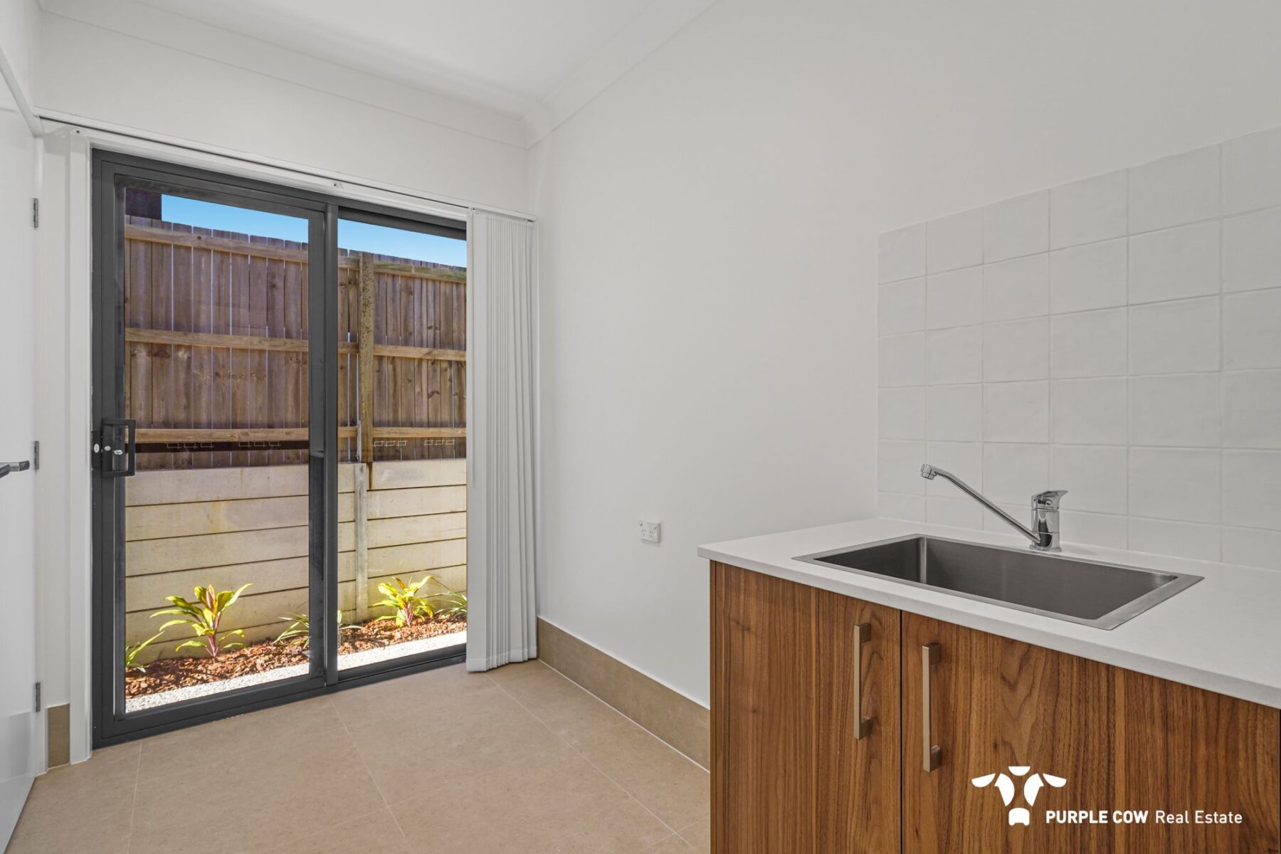 Rental: 11 Copland Place, Spring Mountain, QLD, 4300 photo-19